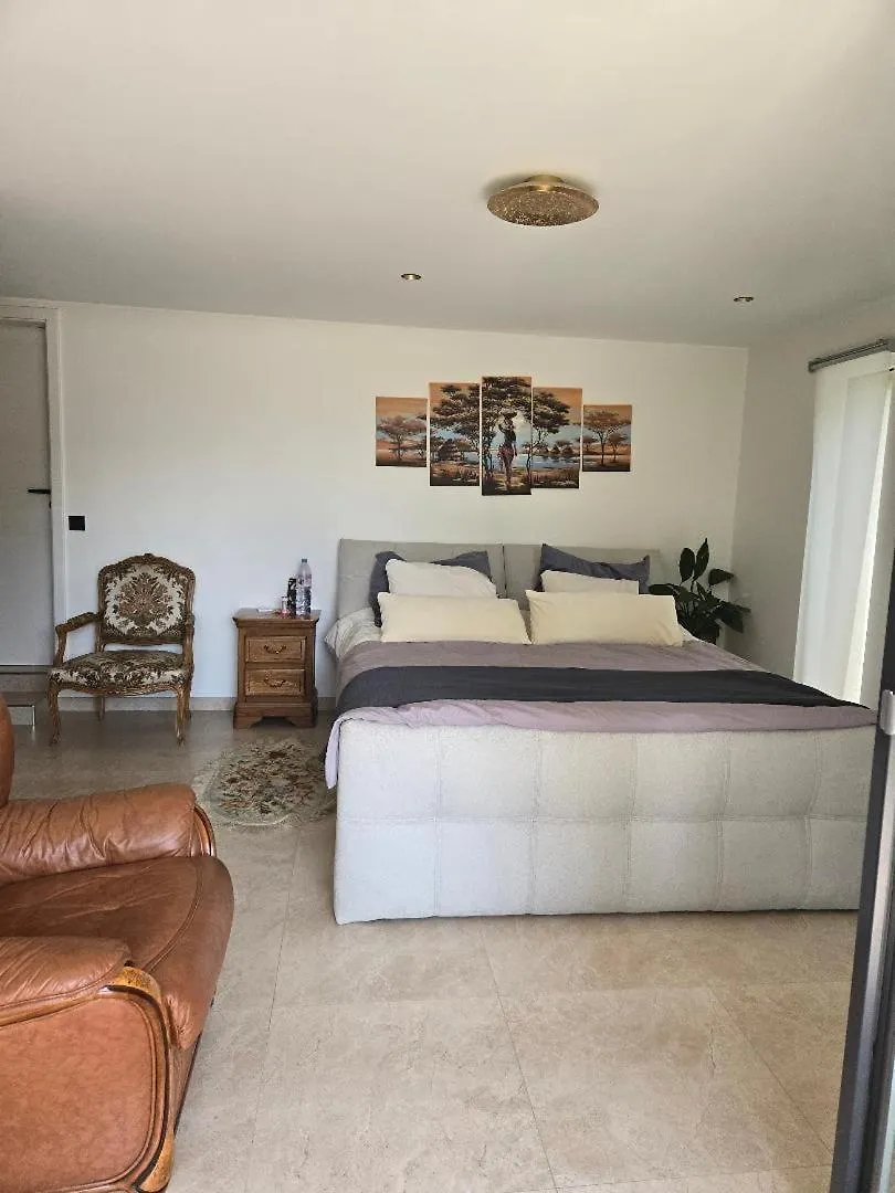 홈스테이 Room, With Internet, In Crauthem-Roeser , Luxembourg 룩셈부르크